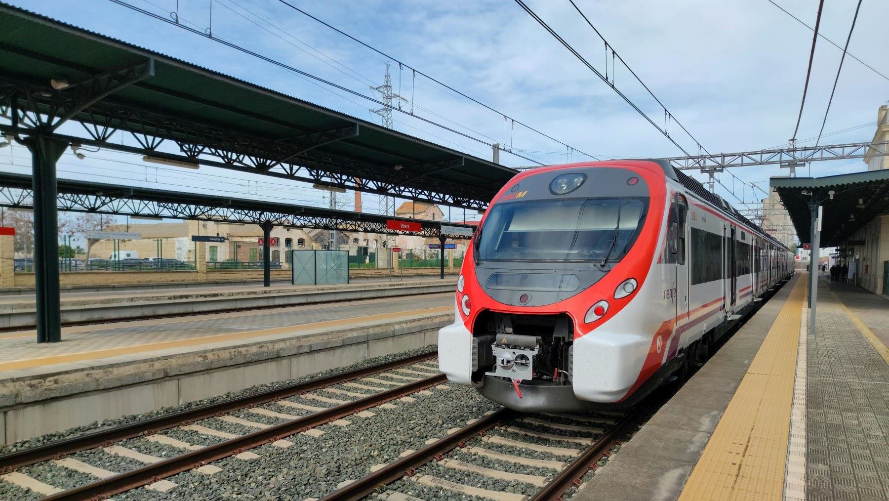 Tren de cercanías en Euskadi vinculado al abono único de transporte en Euskadi