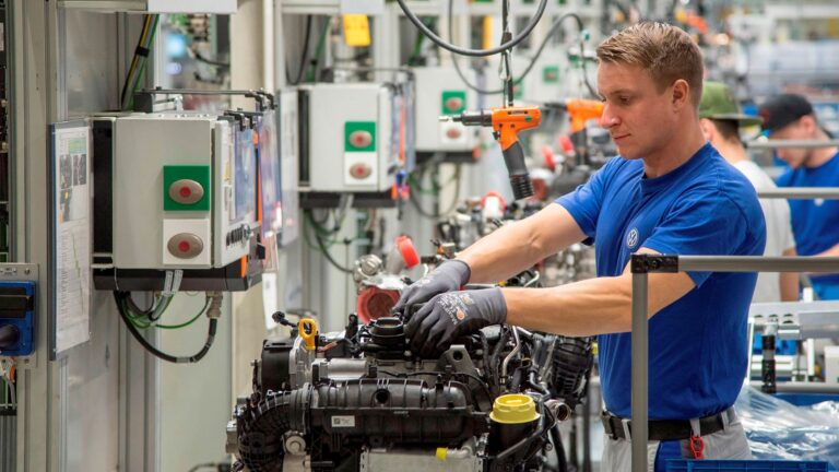 Línea de producción de baterías para eléctricos pequeños en la fábrica Volkswagen de Salzgitter