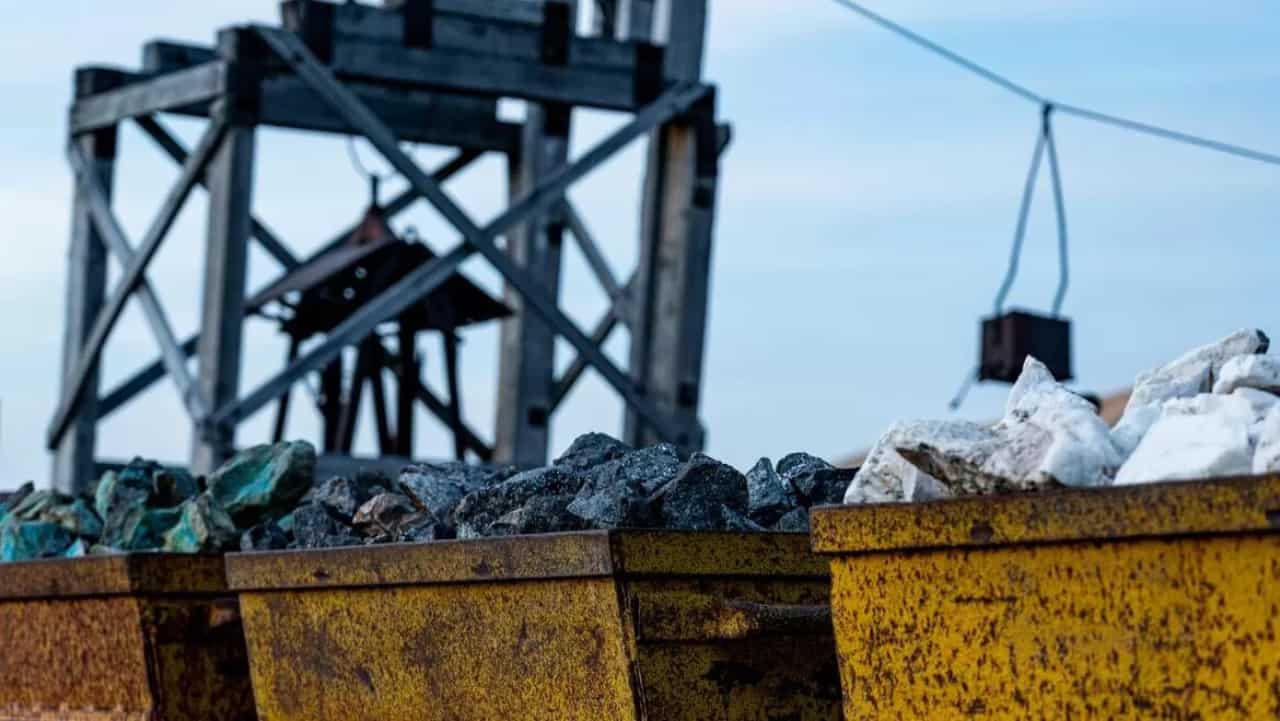 La UE se enfrenta a crisis histórica: China controla 17 000 toneladas y Europa solo produce 1 000