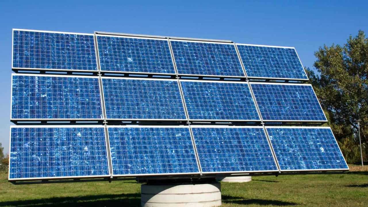 Japón presenta el primer panel solar de titanio