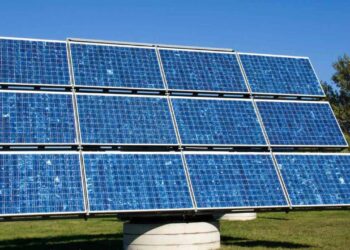 Japón presenta el primer panel solar de titanio