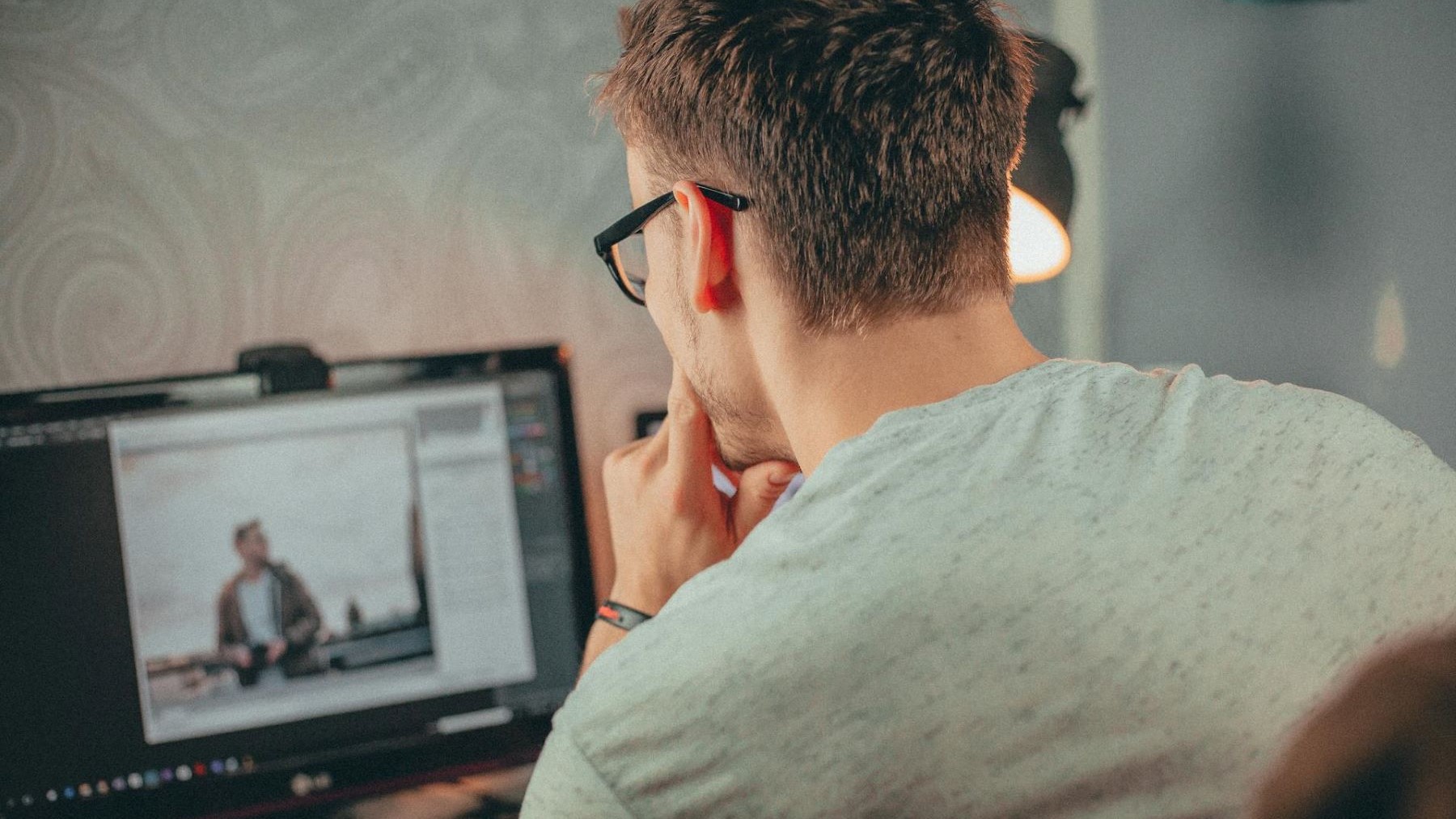 Estudio científico analiza el consumo de pornografía violenta y su impacto en jóvenes adultos