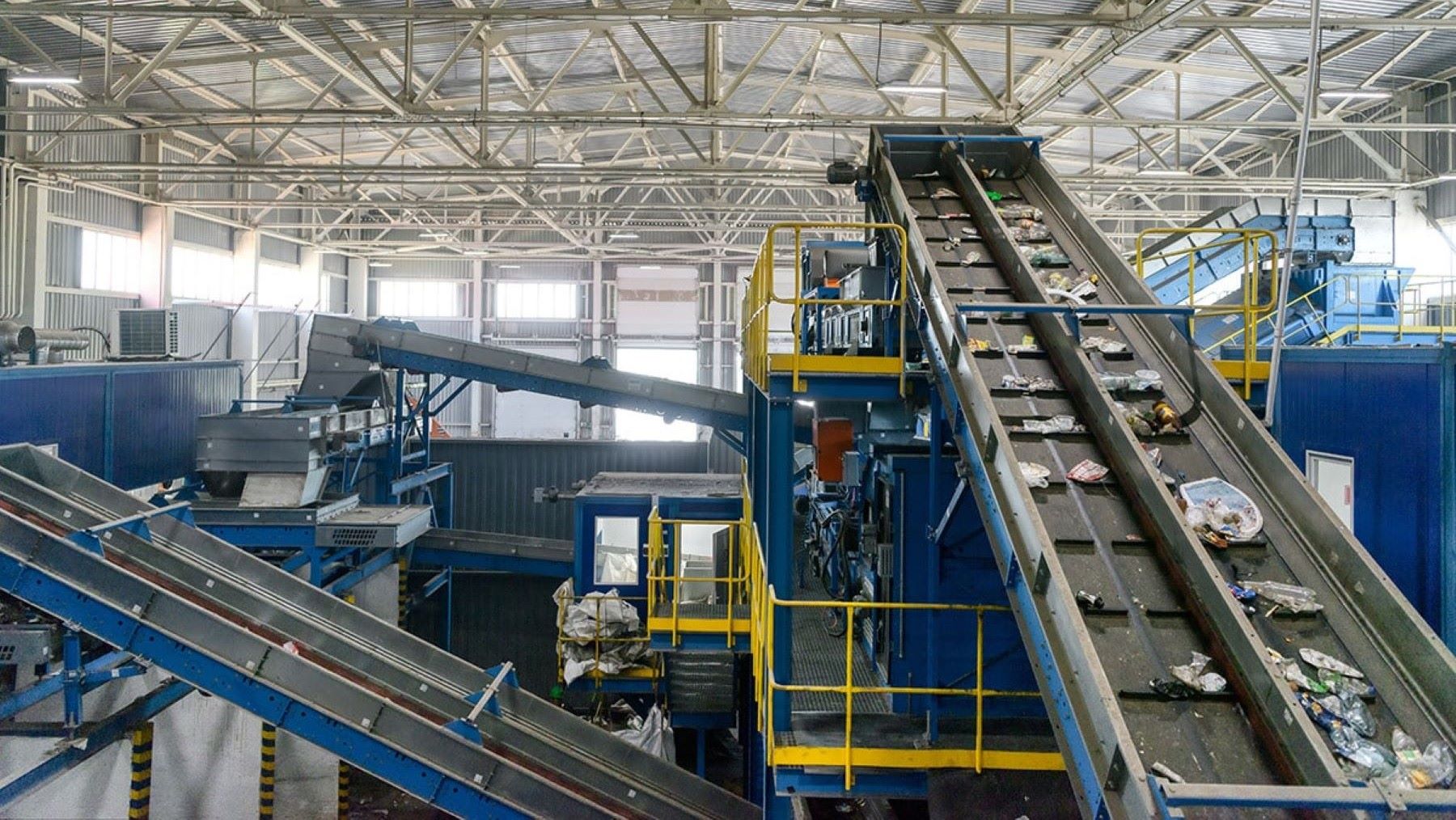 Planta de clasificación de envases en Bizkaia tras su modernización