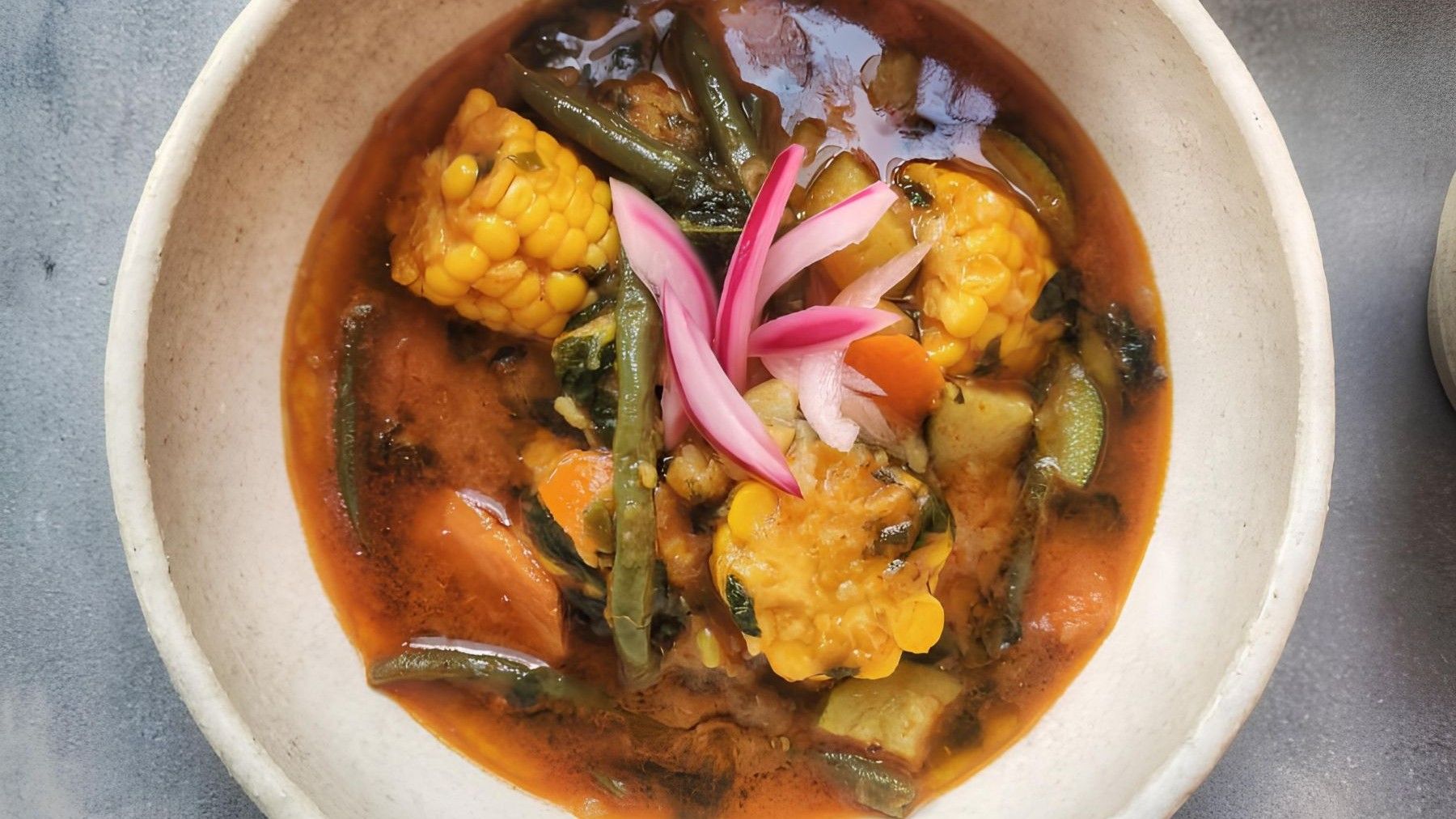 potaje de berros tradicional canario con verduras y gofio