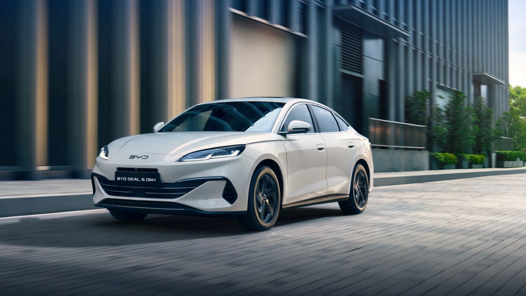 Vehículos eléctricos chinos UE afectados por aranceles y negociación de precios mínimos