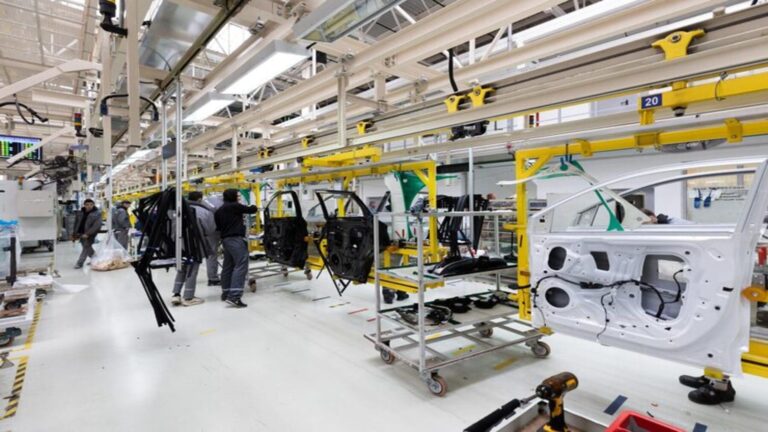 producción de vehículos en España en 2025 en una planta industrial