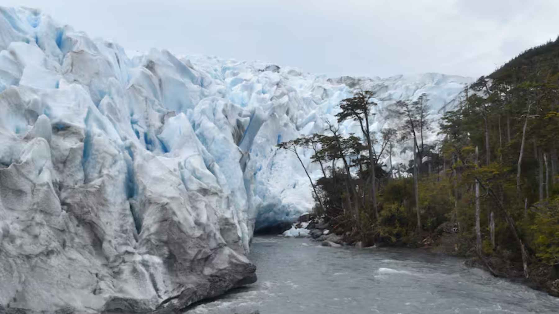 Glaciar Pío XI avanzando en la Patagonia chilena pese al retroceso global de los glaciares