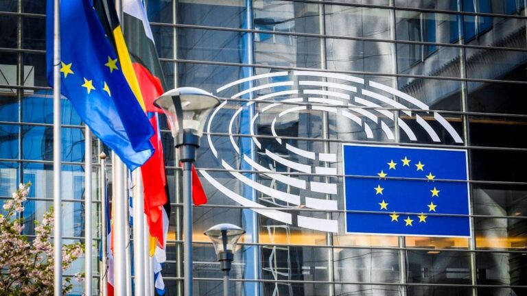 La UE rebaja las exigencias de sostenibilidad a las grandes empresas tras acuerdo definitivo