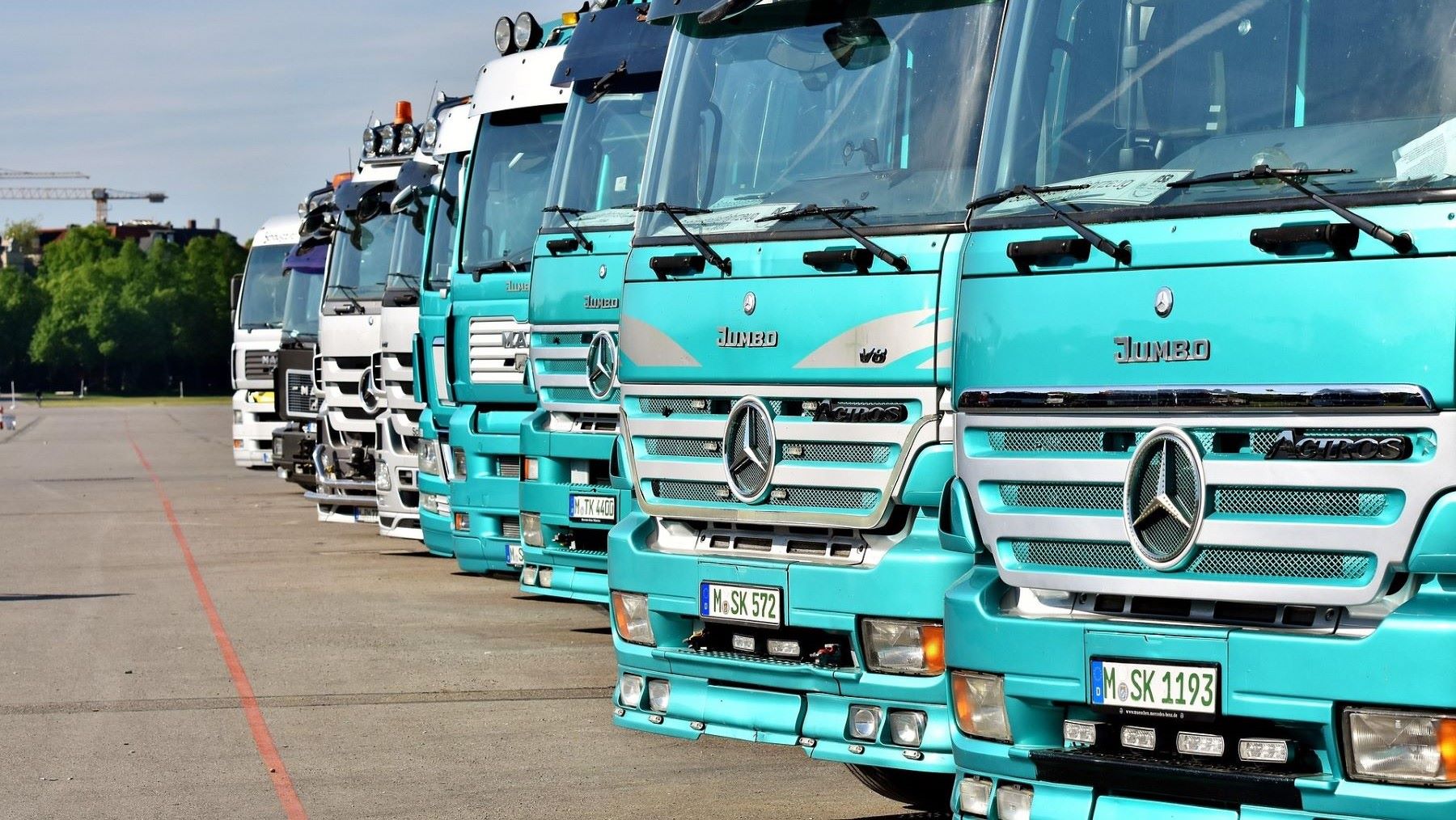 Matriculaciones de vehículos comerciales en la UE muestran caída y avance eléctrico