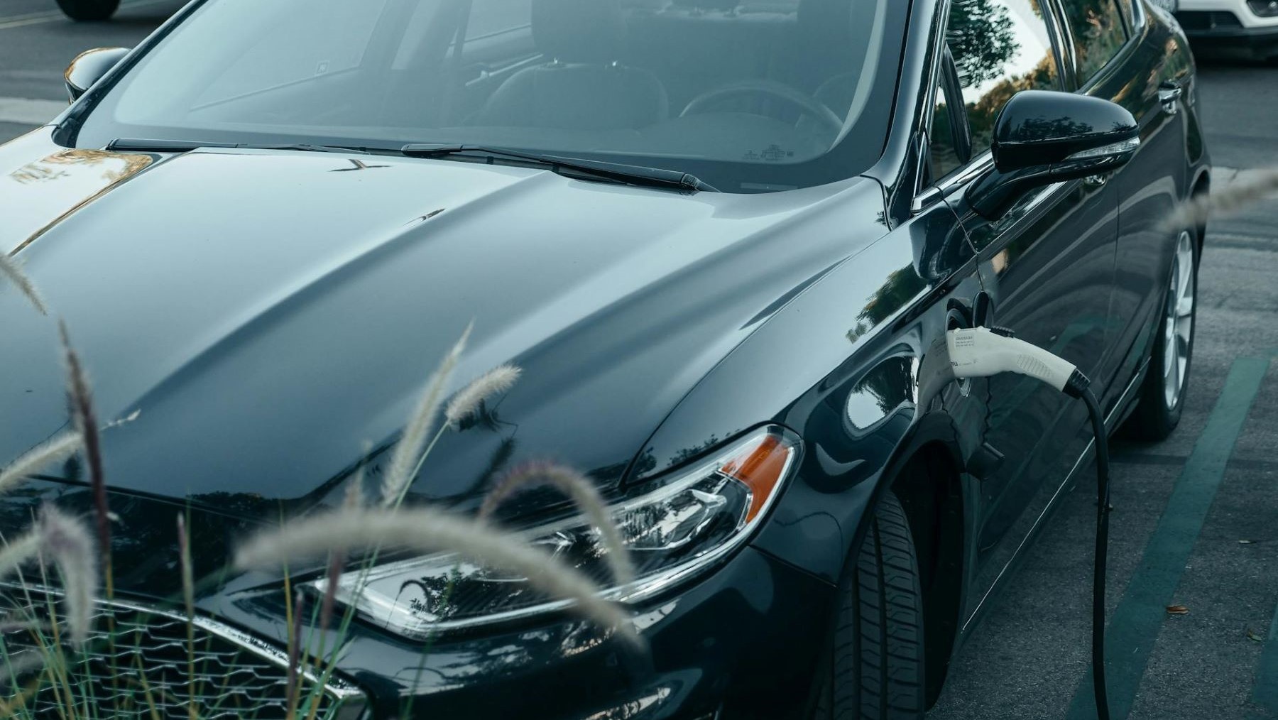 Andalucía desbloquea 5.400 ayudas MOVES III 2025 para coches eléctricos