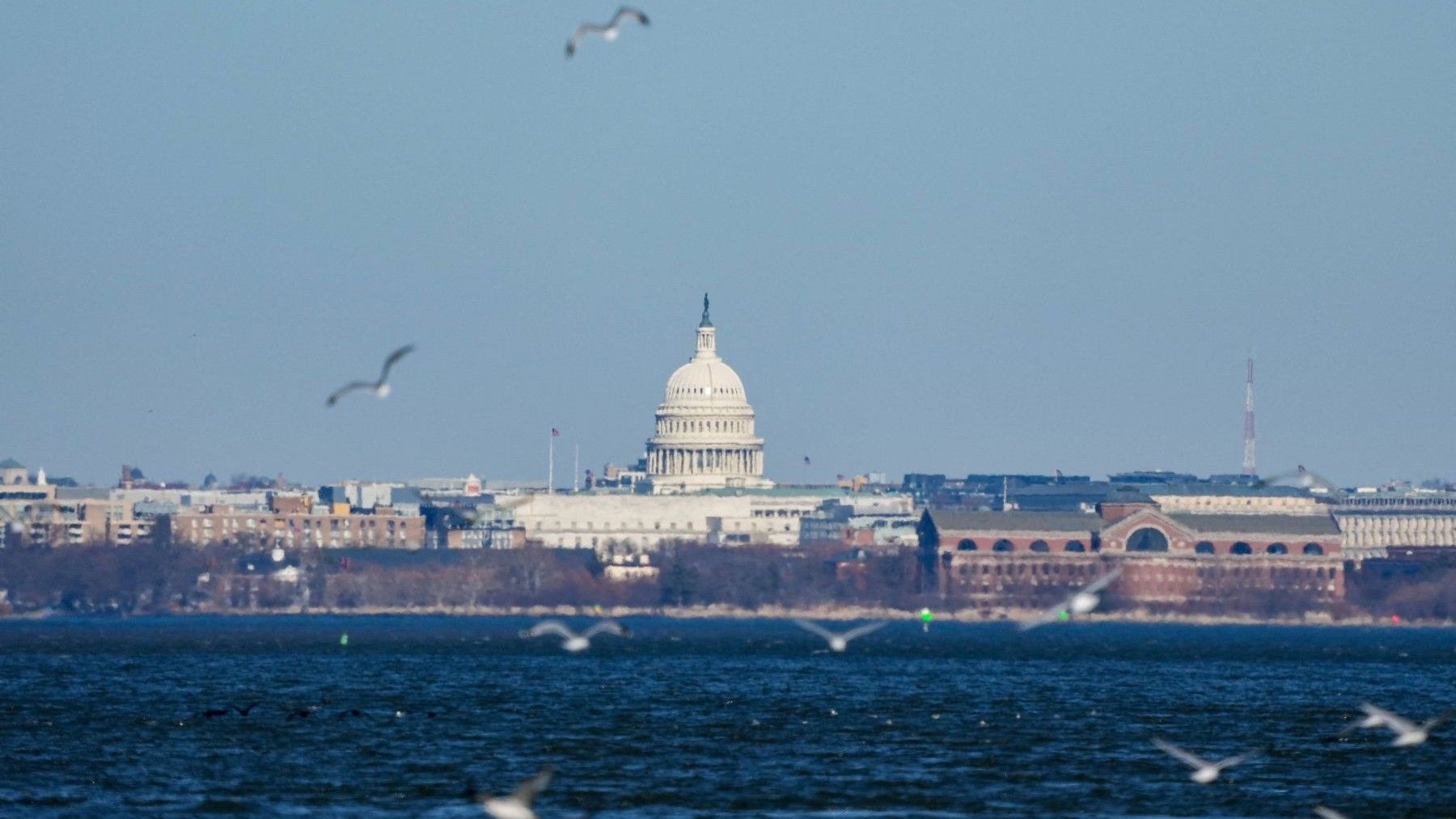 Trump ordena intervenir el río Potomac tras el mayor vertido de aguas residuales en EE.UU.