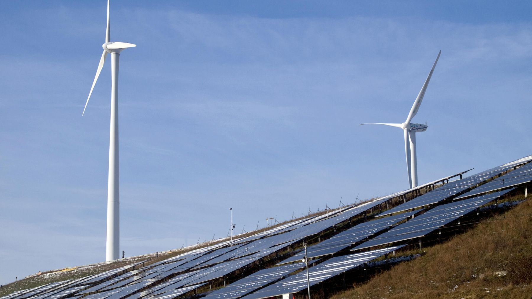 Parque eólico y solar en Australia del Sur, clave en la caída del 30% del precio mayorista de la luz en 2025.