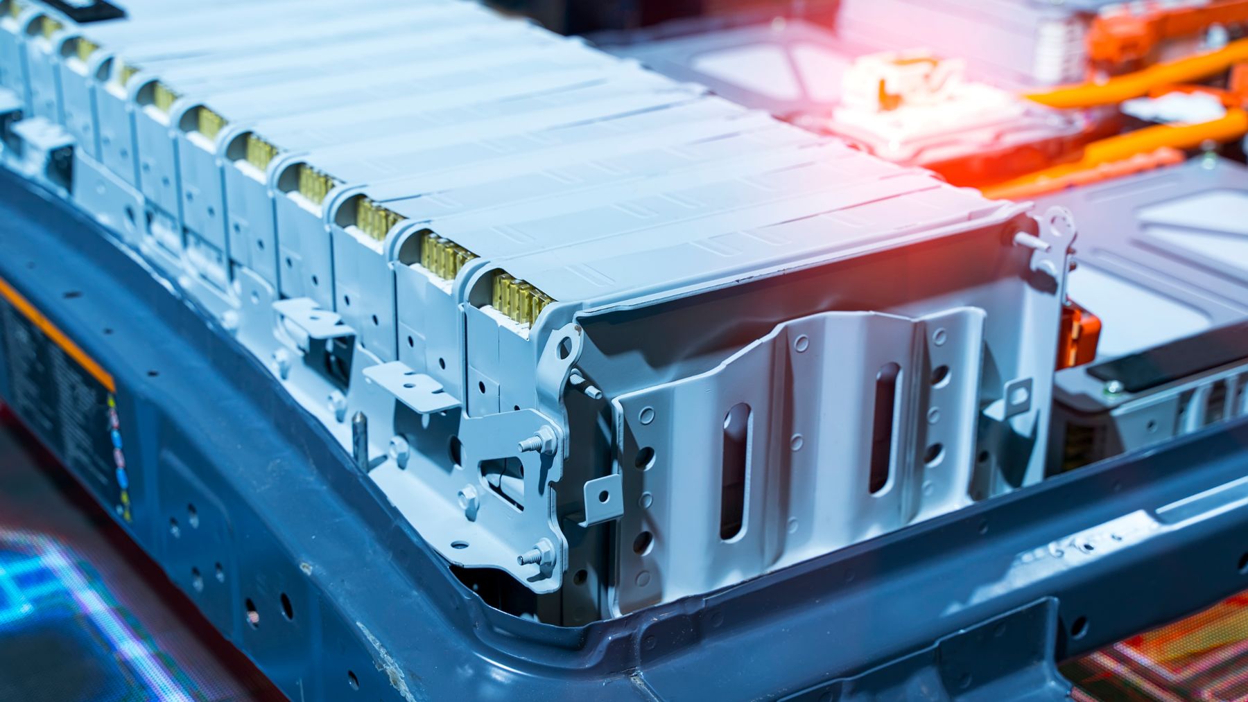 Pack de baterías de coche eléctrico comparado en estudio sobre sodio y litio.