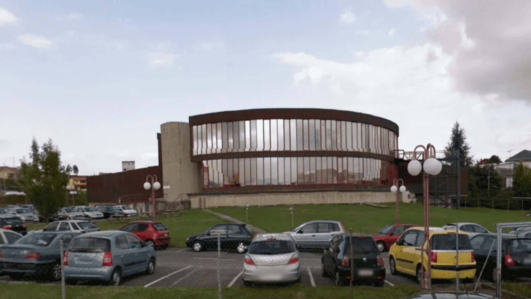 Asturias construirá centro de reutilización en Siero en el antiguo edificio del Banco Herrero