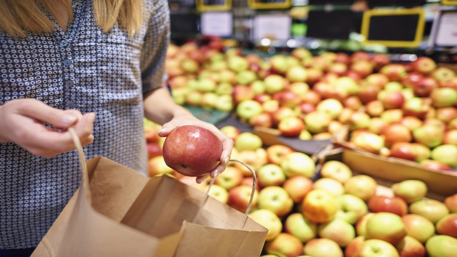 Manzanas españolas con residuos de pesticidas tóxicos detectados en laboratorio