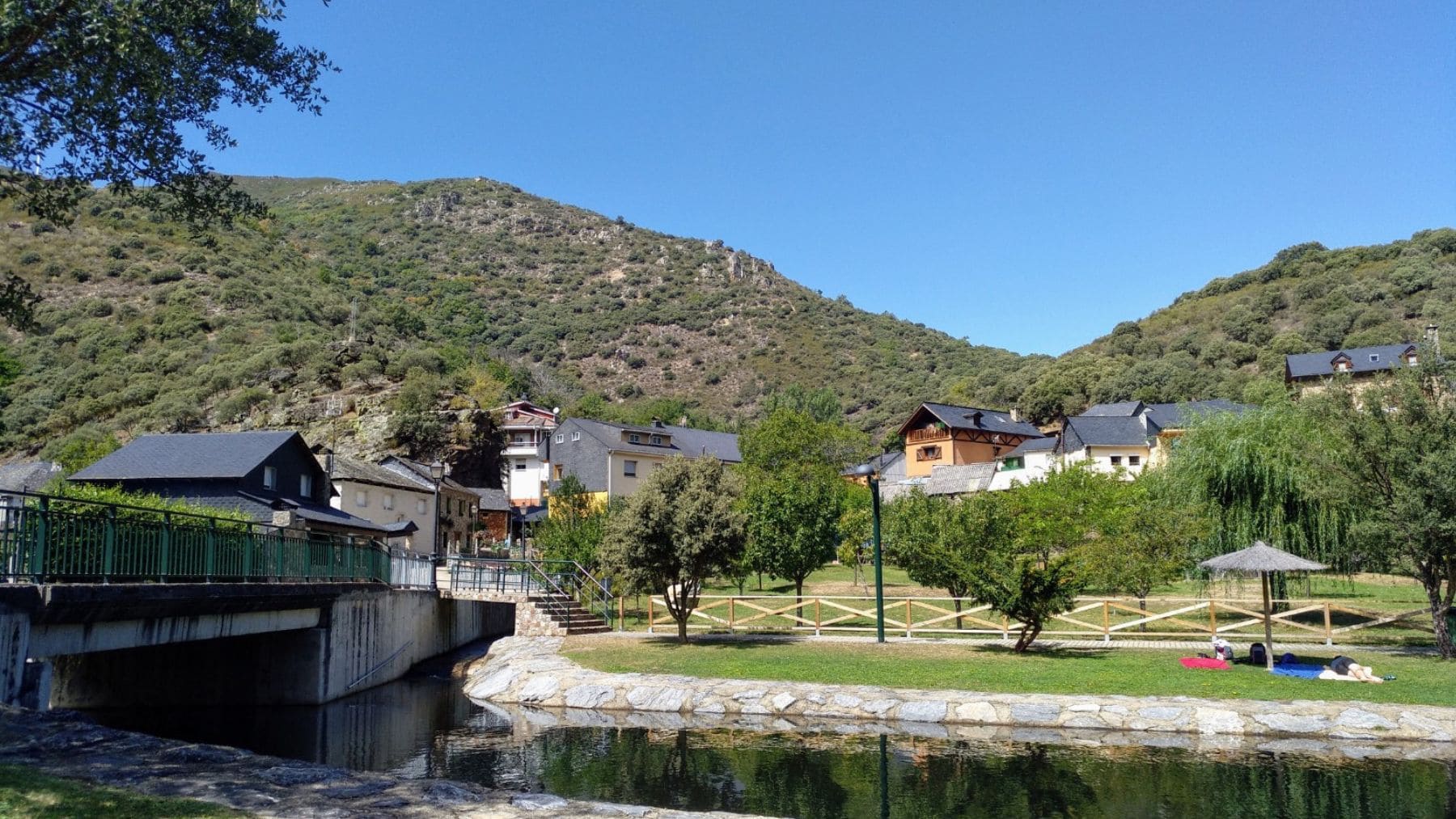 Panorámica de San Facundo, pequeño pueblo de León que apuesta por el agua para frenar la despoblación.
