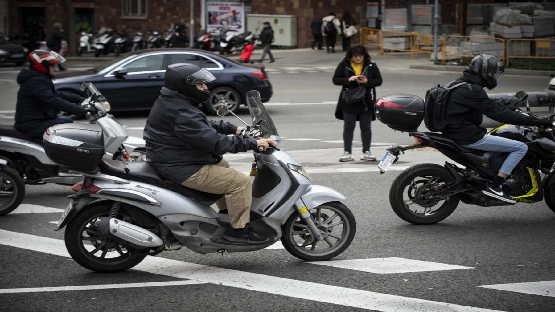Barcelona subvenciona ciclomotores eléctricos con 600 euros