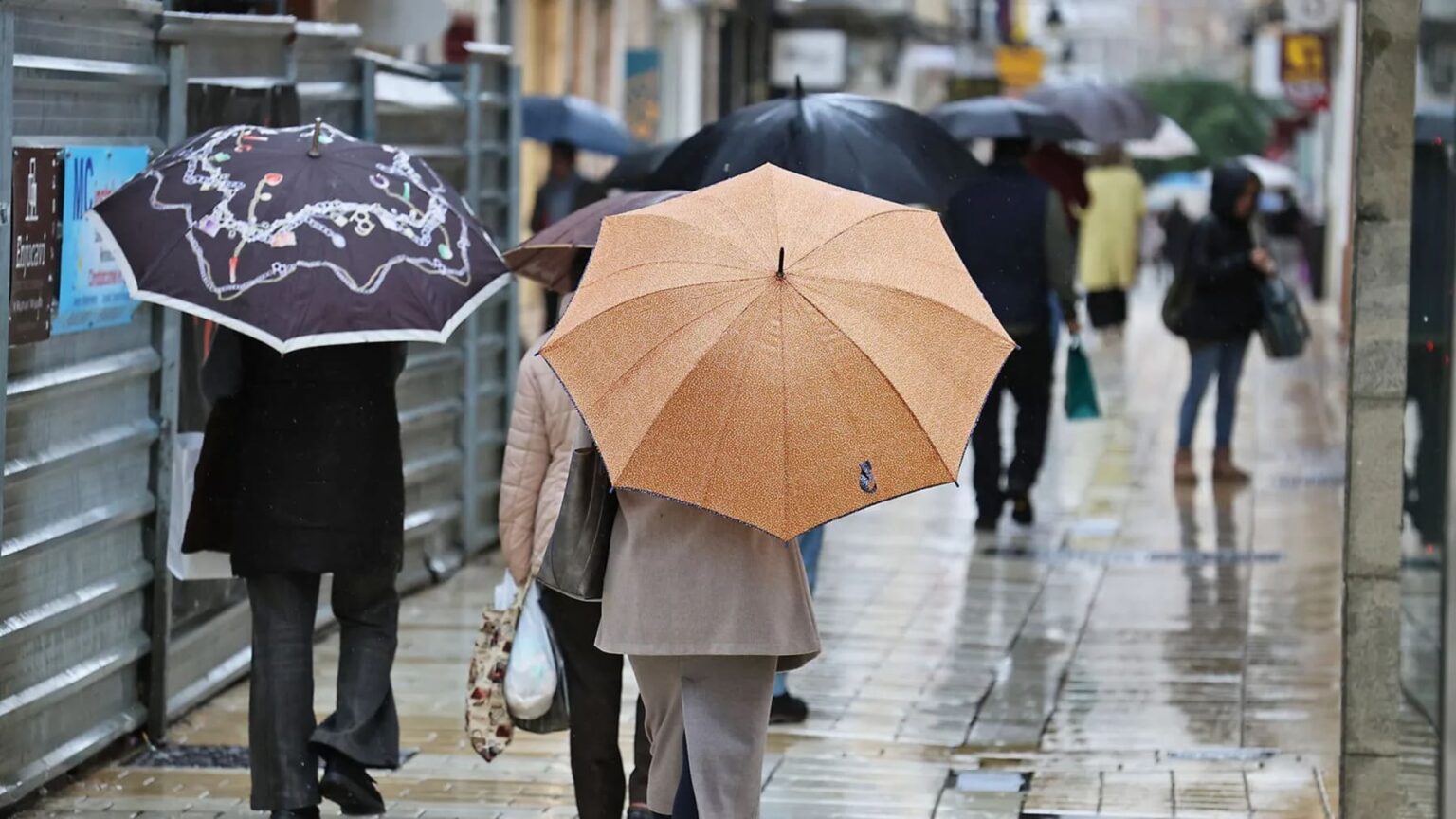 El tiempo hoy 15 de marzo en España con cielos nubosos y viento