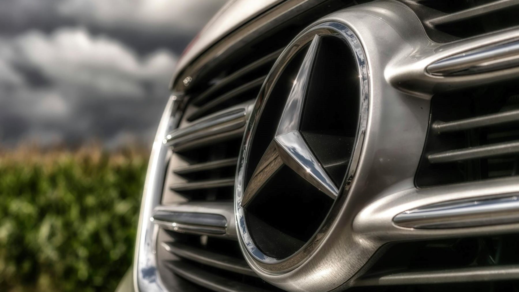 Multa a Mercedes Benz por falsear datos de baterias