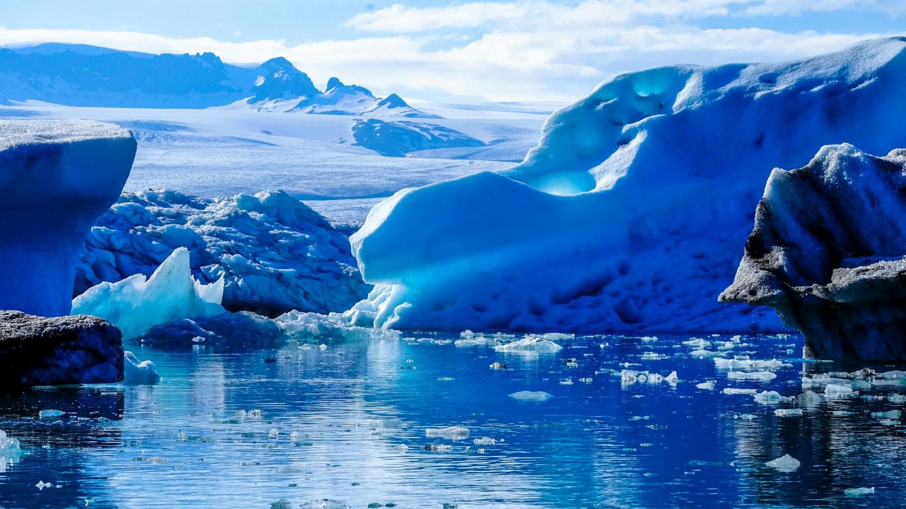 Imagen satelital que muestra cómo la Antártida perdió 12.800 kilómetros de costa en su línea de apoyo glaciar