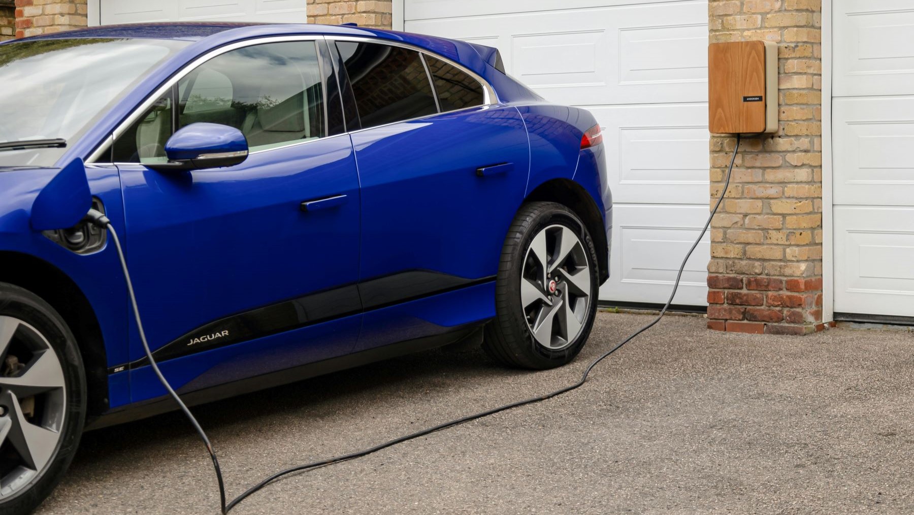 Tarifas de coche eléctrico son más caras que las normales al recargar en casa