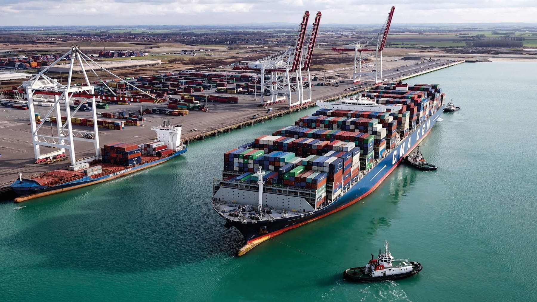 Bloqueo de barco ruso con uranio en Dunkerque por activistas de Greenpeace durante una protesta contra el comercio nuclear con Rusia