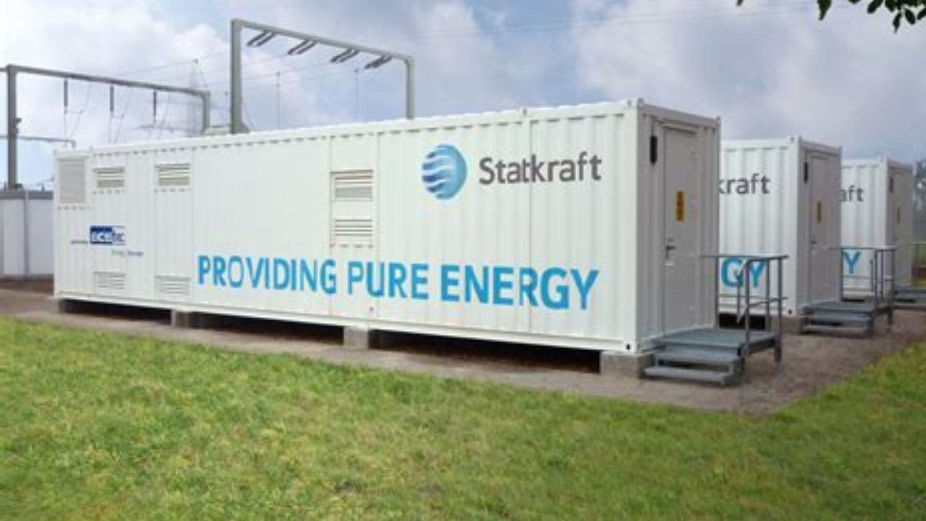 Sistema de baterías de larga duración de Statkraft en Cushaling, Irlanda, junto a parque eólico.