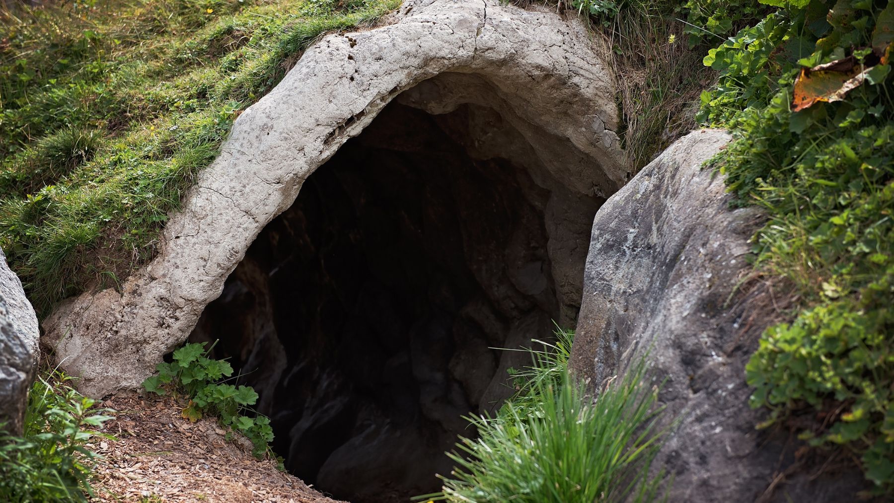 Cueva de roca similar a las cavernas de sal estudiadas en Australia para almacenar hidrógeno y energía renovable bajo tierra.