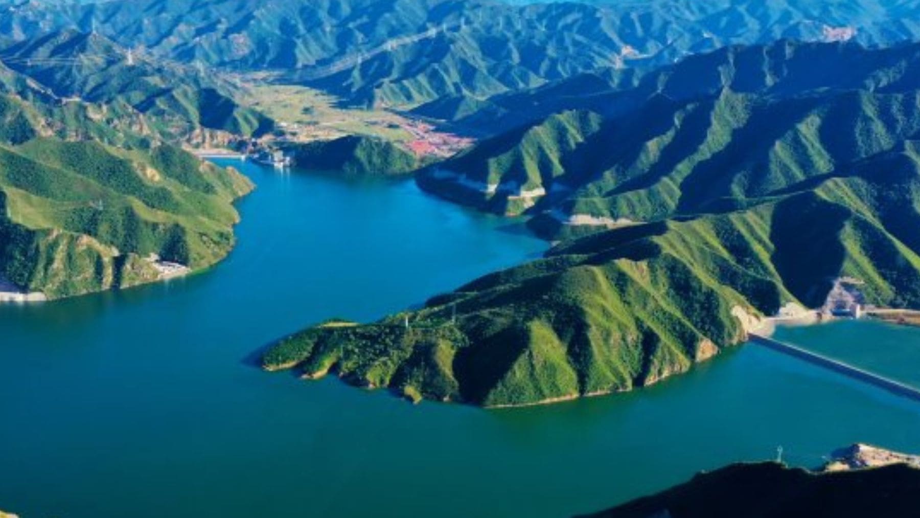 Embalse hidroeléctrico en China utilizado como sistema de almacenamiento de energía por bombeo.