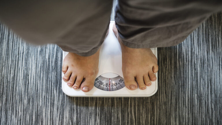 Imagen representativa del Día Mundial de la Obesidad 2026 centrada en hábitos saludables y prevención
