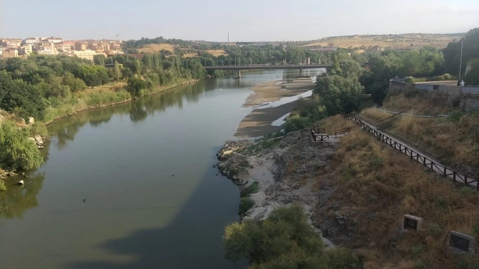 Estudio sobre contaminantes emergentes en el Tajo revelan presencia de fármacos y antibióticos