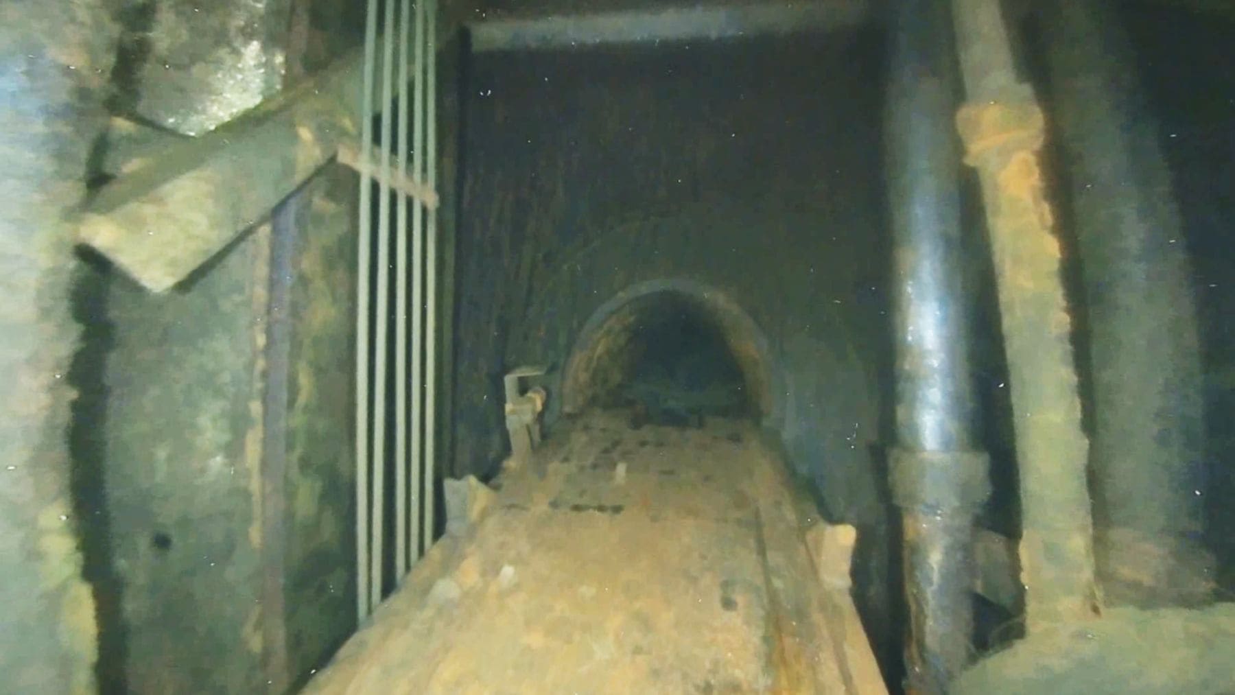 Interior del reactor 3 de Fukushima con un gran agujero y restos de combustible fundido captados por un microdrón de TEPCO.