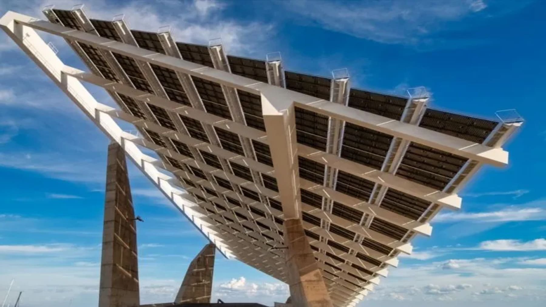 Pérgola fotovoltaica más potente del Área Metropolitana de Barcelona en construcción en Sant Boi