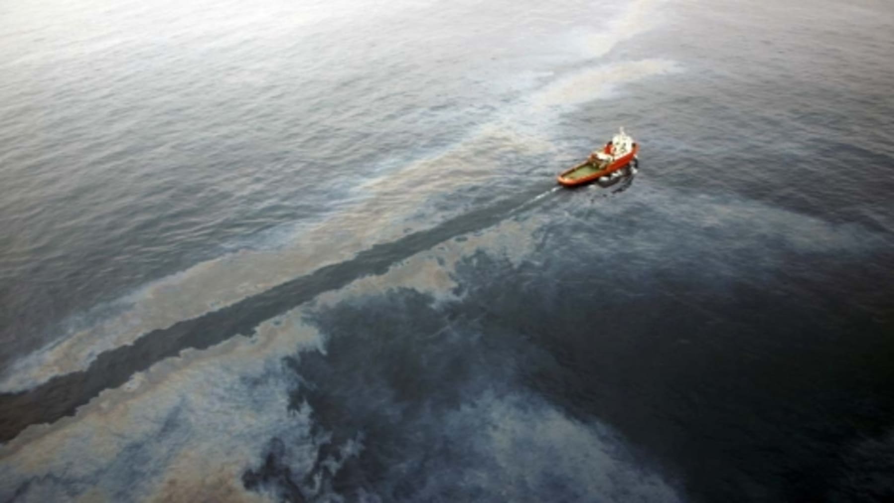 Petrolero ruso dañado amenaza con catástrofe ecológica en el Mediterráneo con vertido