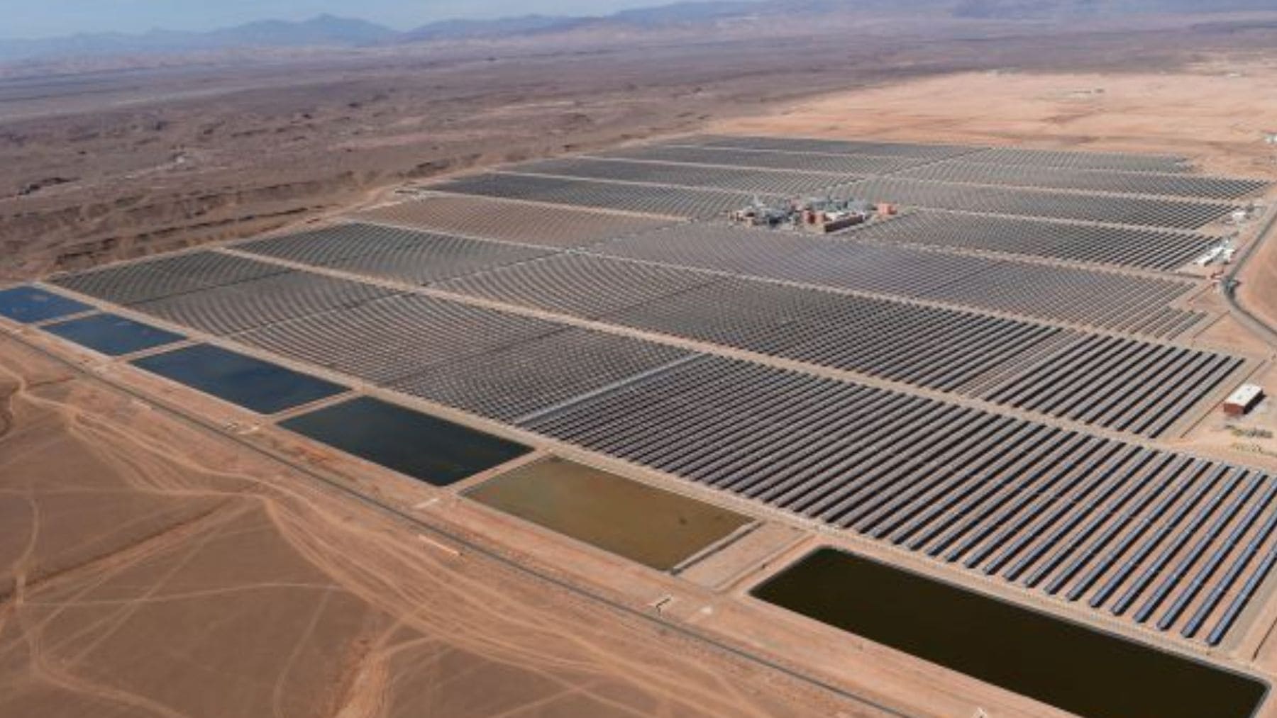 Planta solar en el desierto de Marruecos que podría suministrar energía a Alemania mediante el proyecto Sila Atlantik.