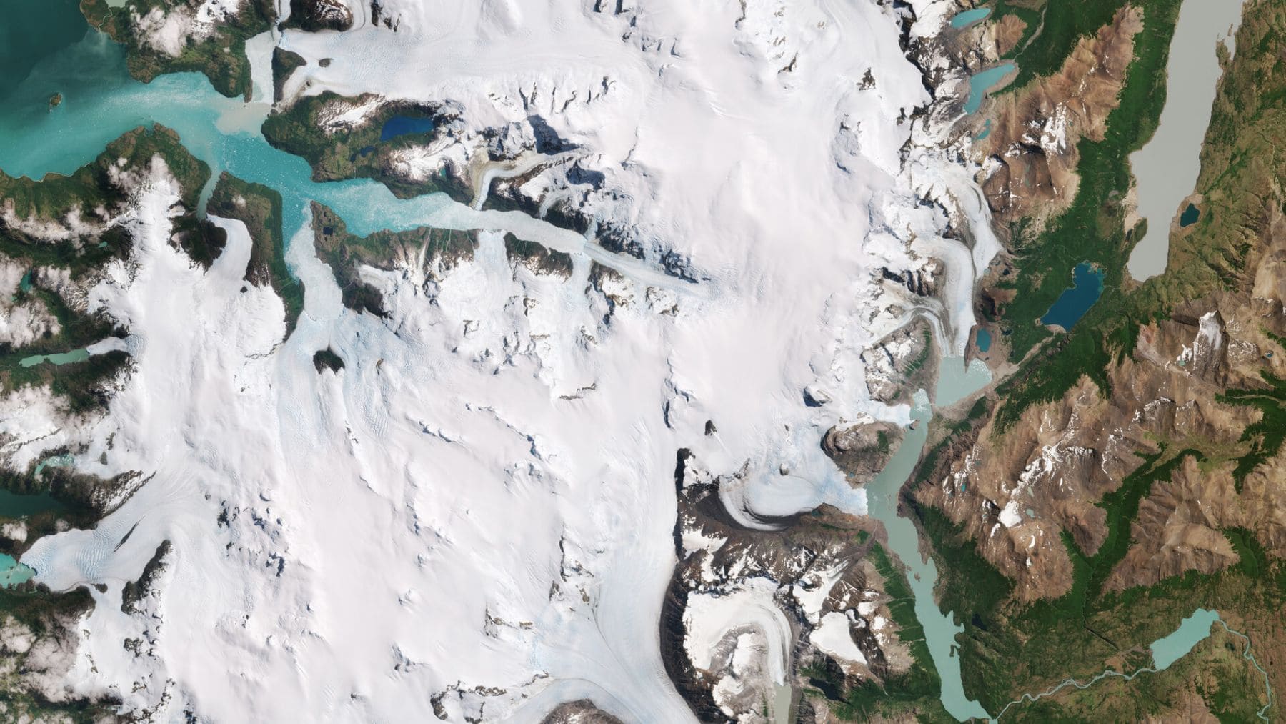 Imagen del satélite Sentinel-2 mostrando hielo teñido de verde en la Tierra por cambios en el océano Austral.
