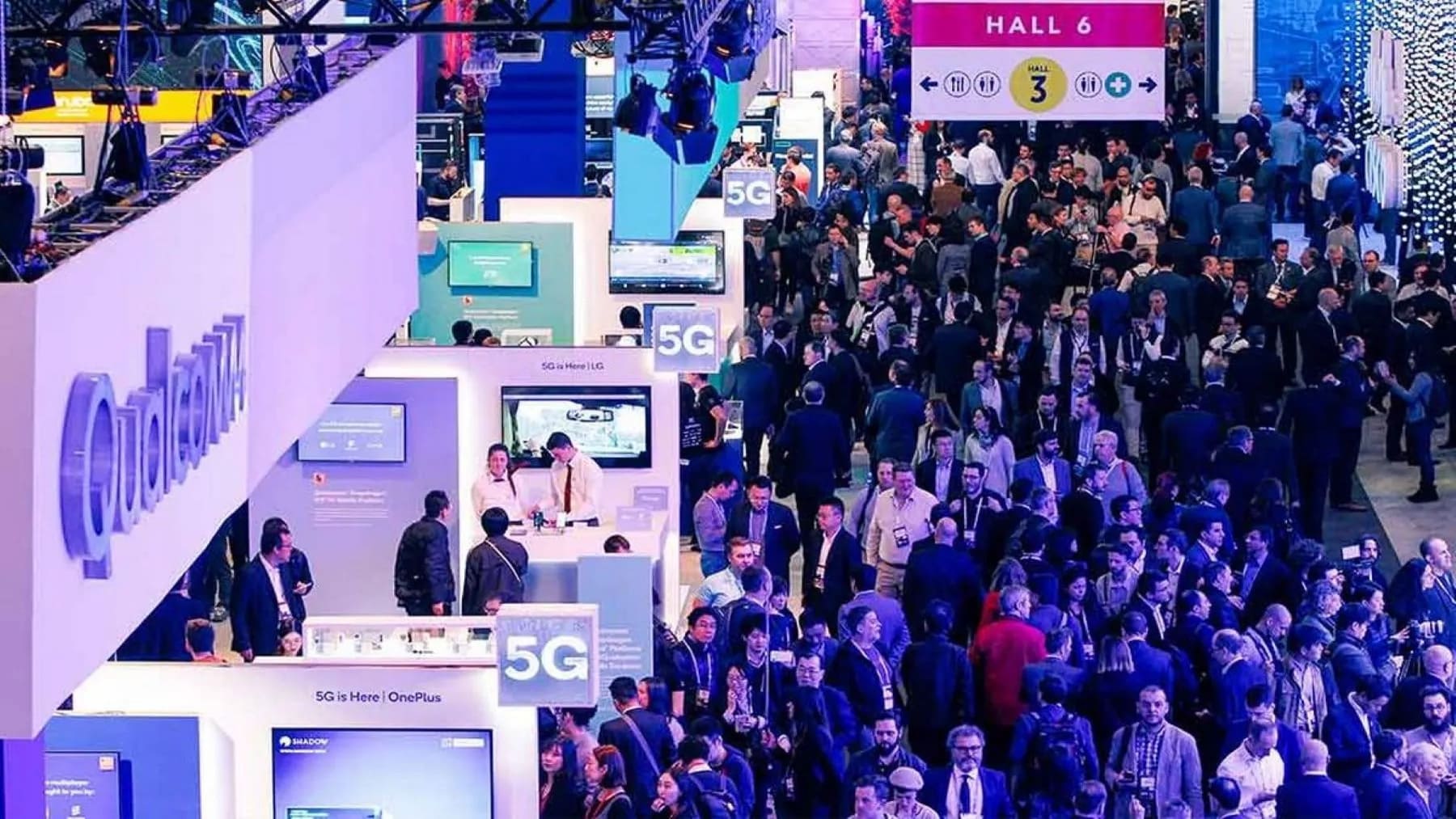 Dron autónomo conectado a red 5G mostrando tecnología verde para la resiliencia climática