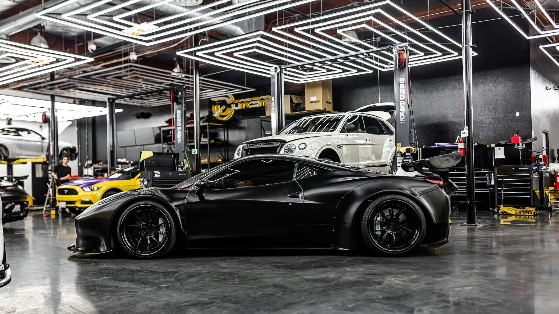 Ayudas a talleres en Navarra para adaptarse al vehículo eléctrico mecánico