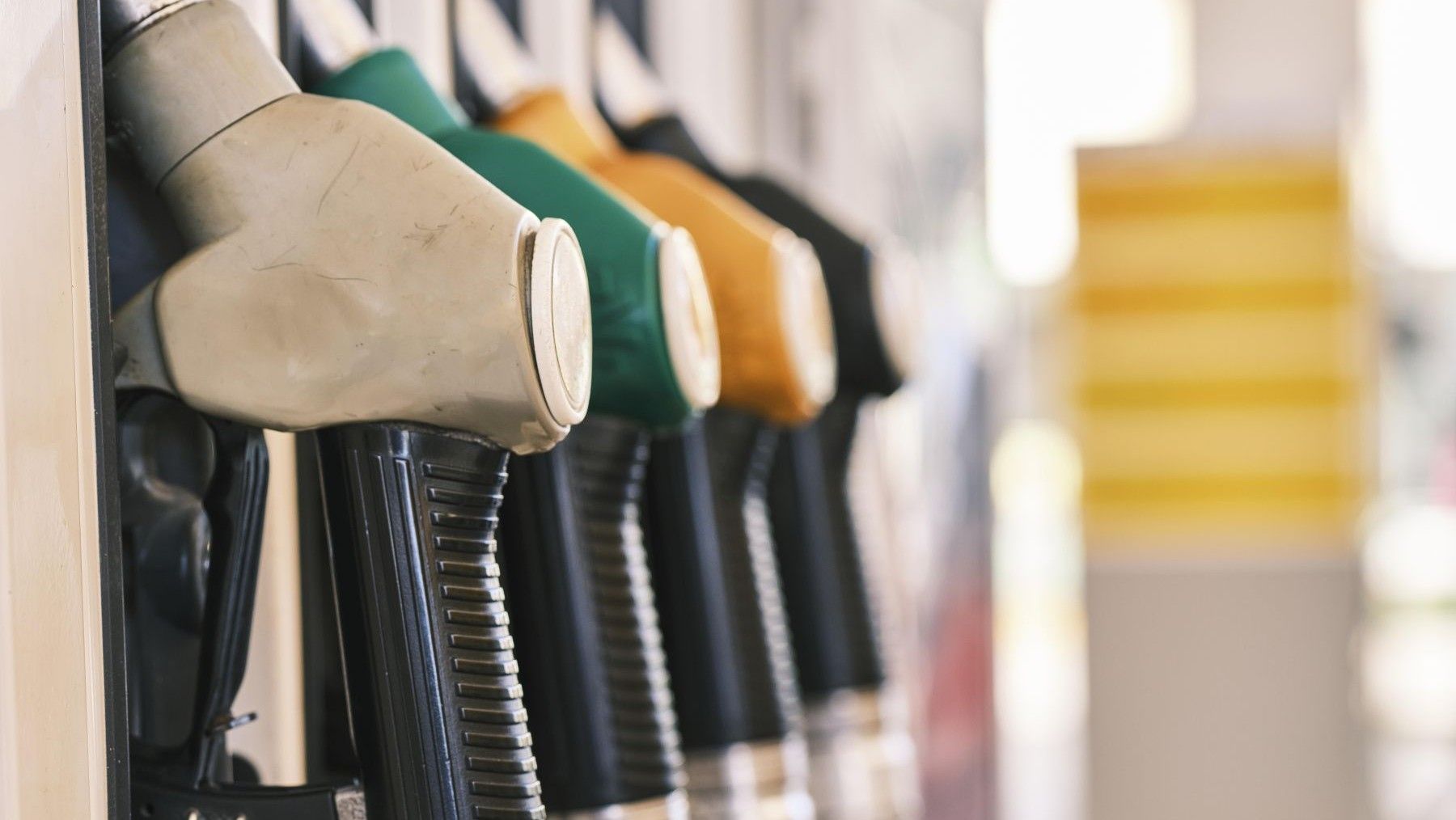 beneficios extraordinarios de petroleras por la guerra en Irán con subida del combustible