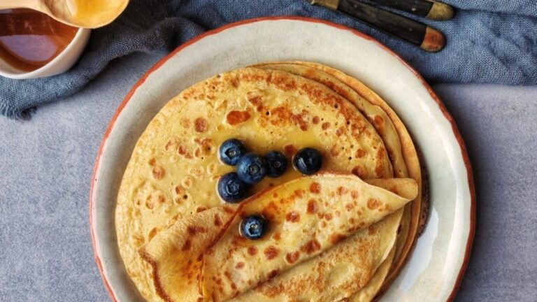 Crepes ecológicos con miel y arándanos