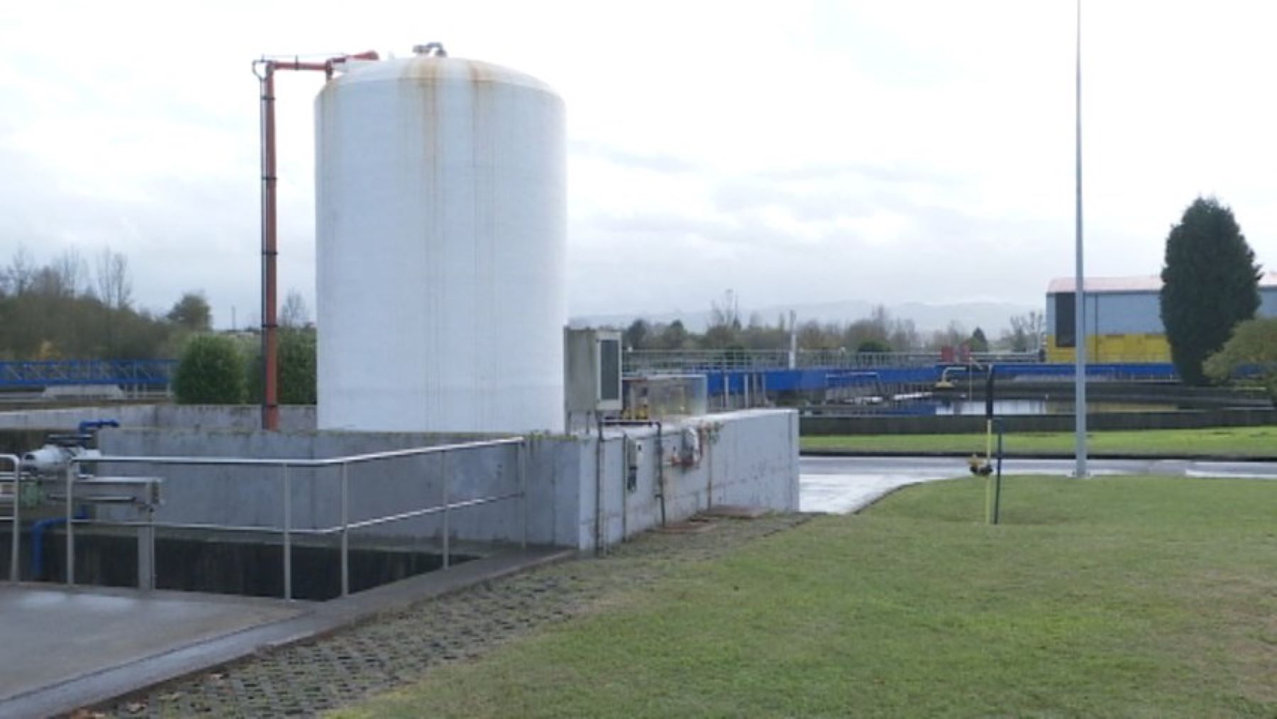 Asturias reduce 16200 toneladas de fangos con depuradora avanzada y energía renovable en Villaperi