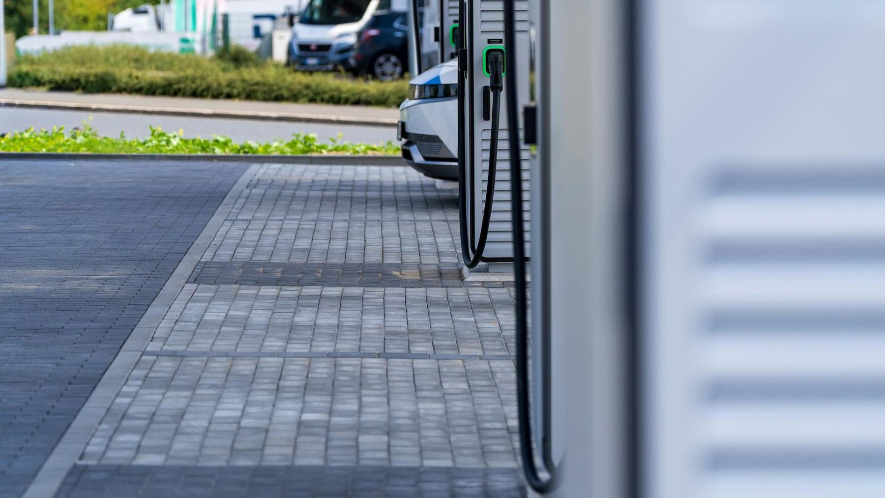 España impulsa puntos de recarga eléctrica pero no alcanza los objetivos europeos