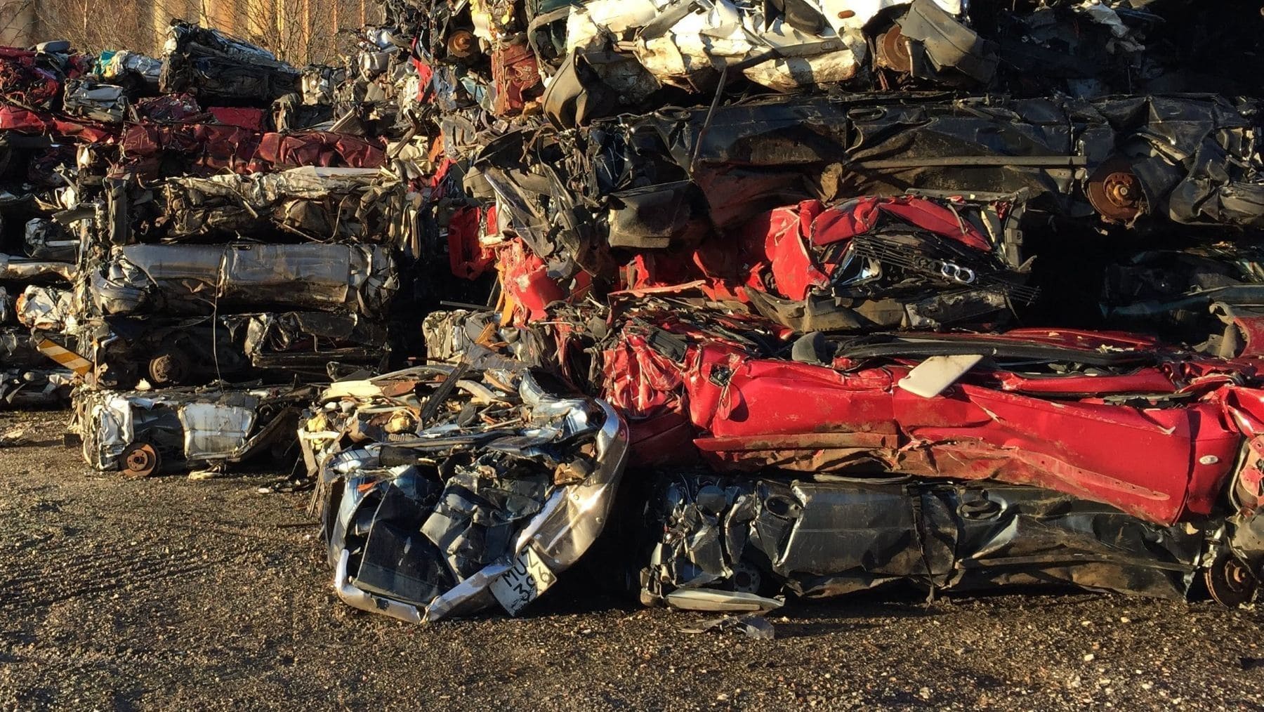 IMDEA convierte residuos plásticos de coches en materia prima para la industria con tecnología avanzada