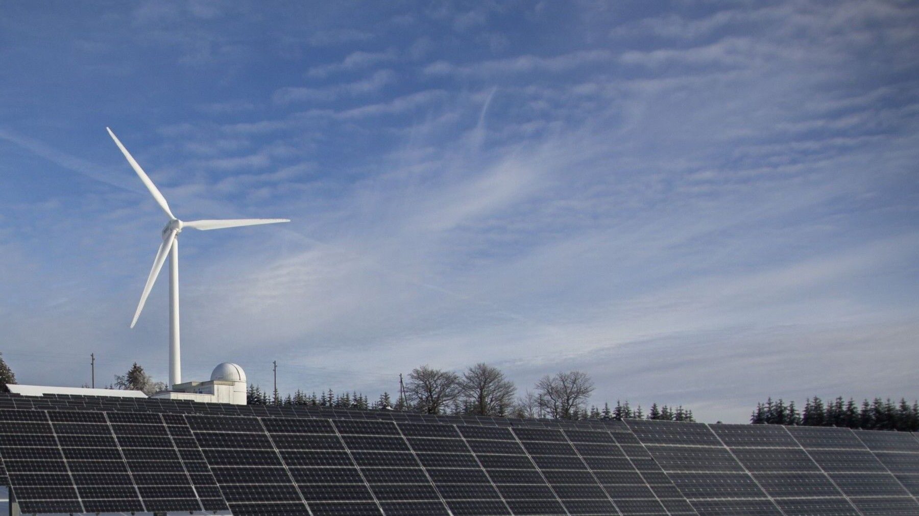 Abandonar los combustibles fósiles impulsa la independencia económica