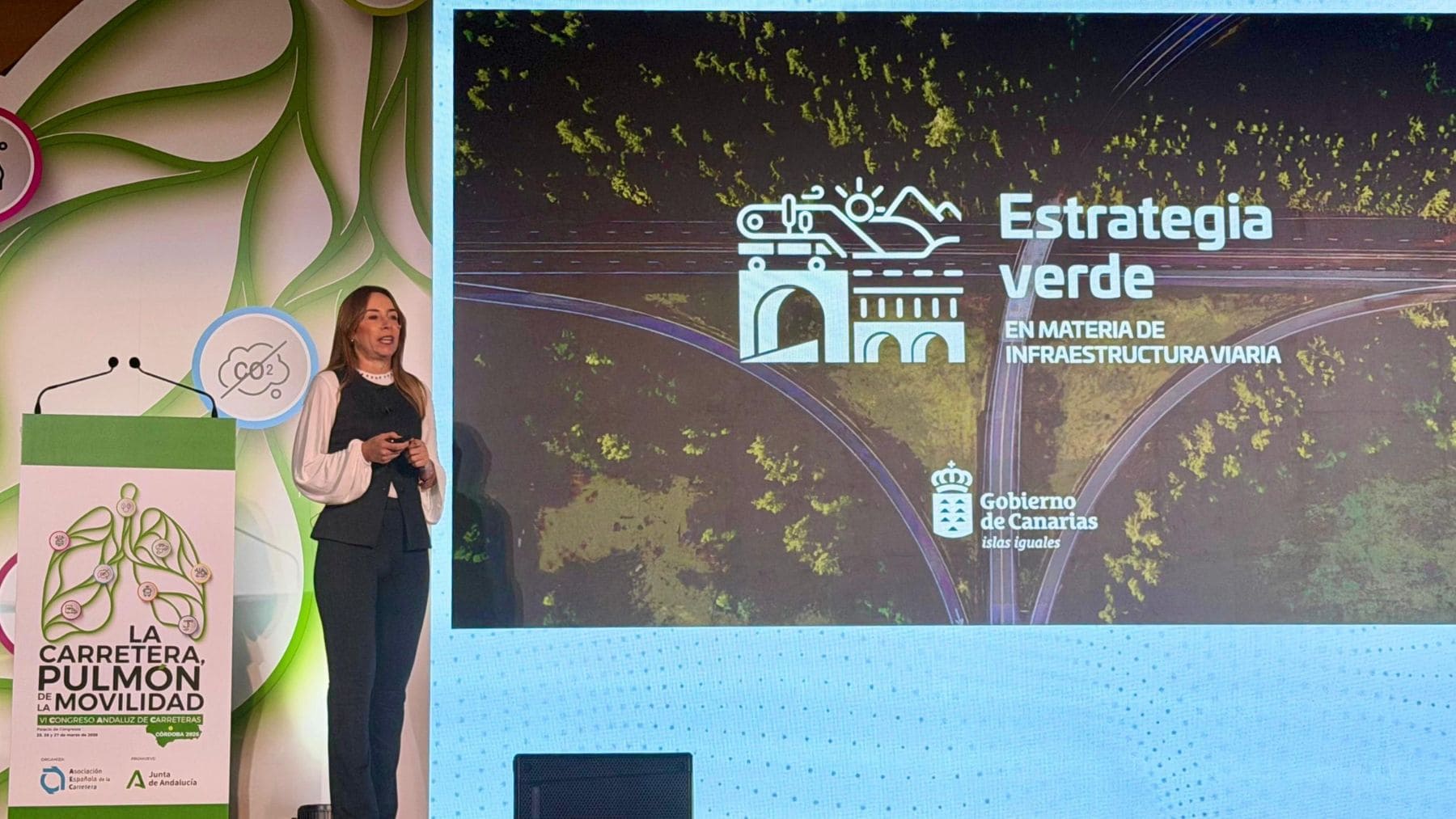 Presentación de la estrategia verde de Canarias para construir carreteras con neumáticos reciclados.