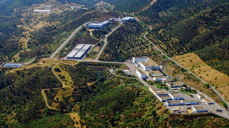 Vista aérea del centro nuclear El Cabril en Córdoba donde Enresa instalará una planta solar para autoconsumo.