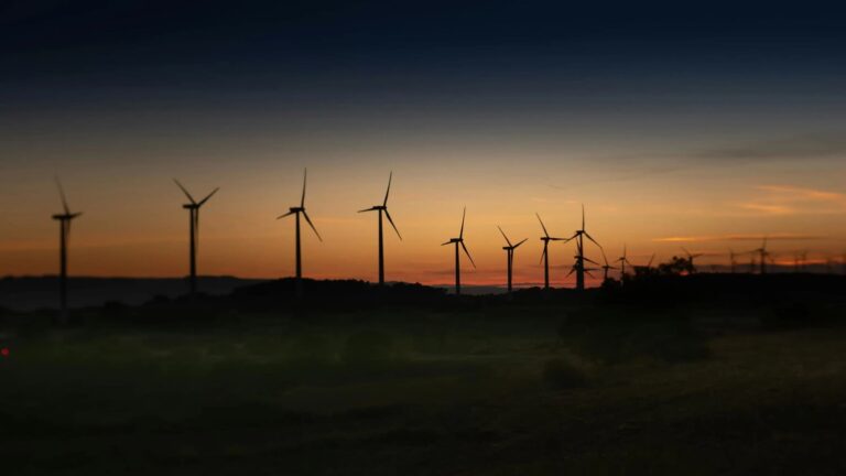 España resiste el shock energético gracias a las energías renovables parque eólico