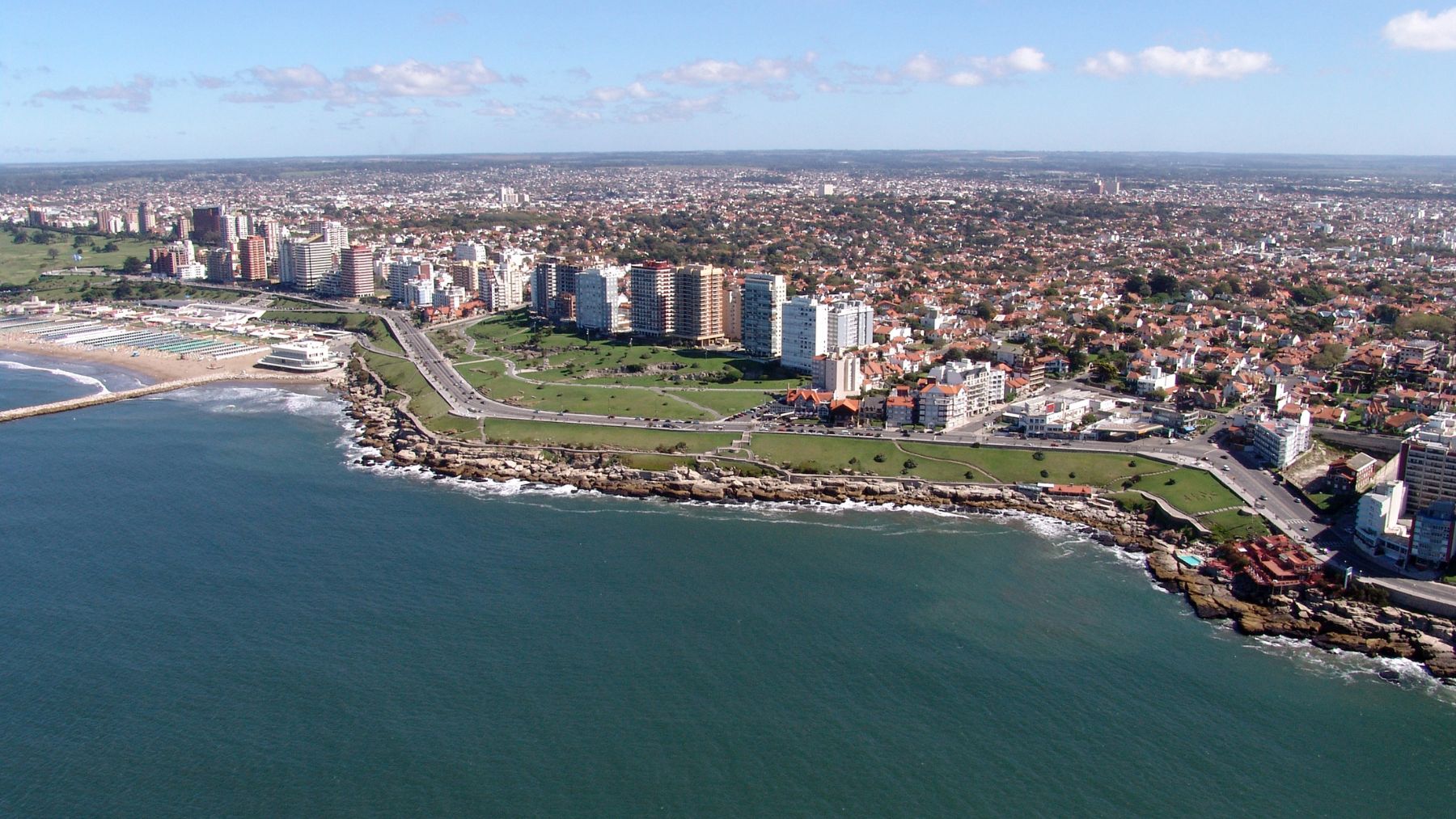 Vista aérea de Mar del Plata, zona cercana al cañón submarino donde se descubrió una nueva especie de erizo.