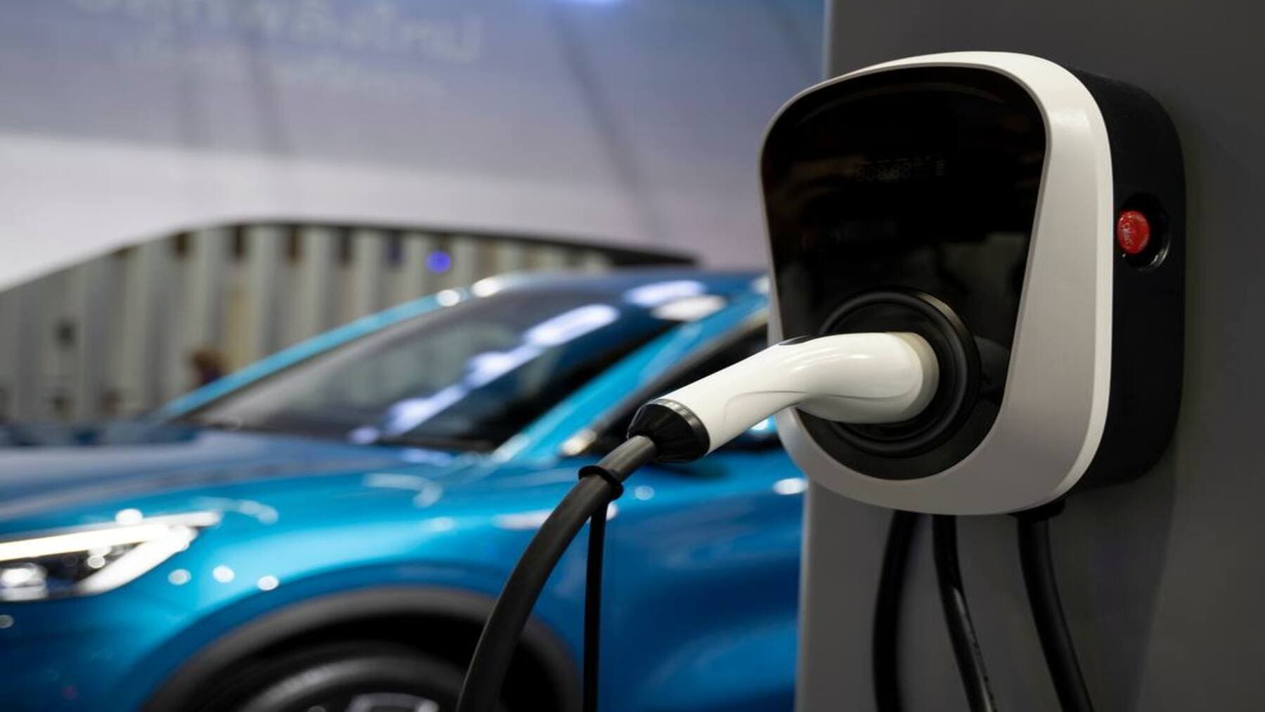 Renault lanza Plug Inn para unificar la recarga eléctrica en Europa con estación de carga rápida