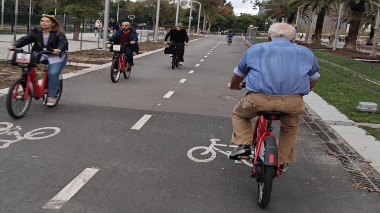 Barcelona impulsa la bicicleta con premios Bicinit Metropolitana